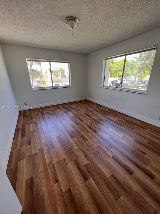 For Rent: $1,590 (1 beds, 1 baths, 615 Square Feet)