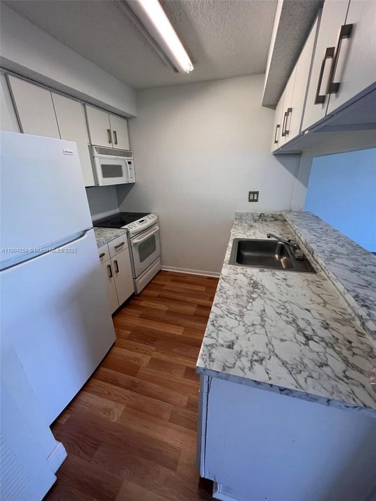 For Rent: $1,590 (1 beds, 1 baths, 615 Square Feet)