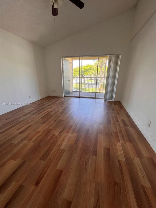 For Rent: $1,590 (1 beds, 1 baths, 615 Square Feet)