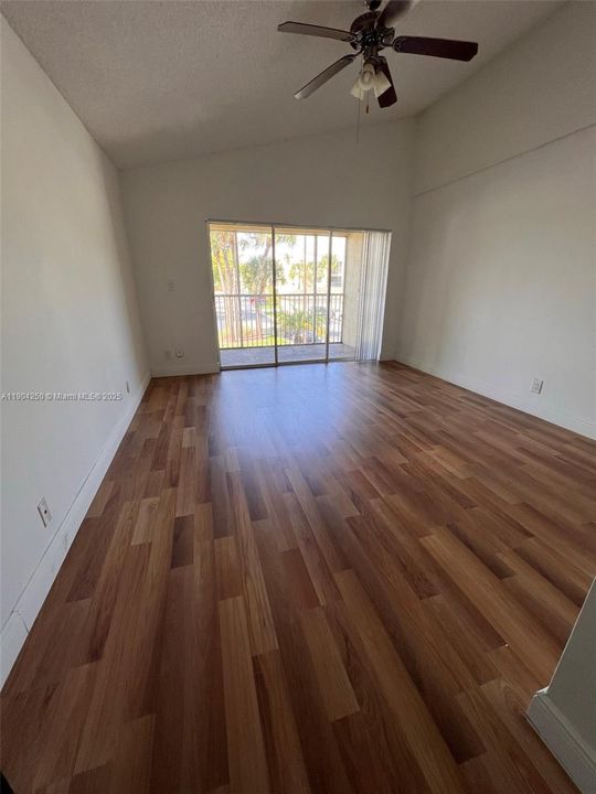For Rent: $1,590 (1 beds, 1 baths, 615 Square Feet)