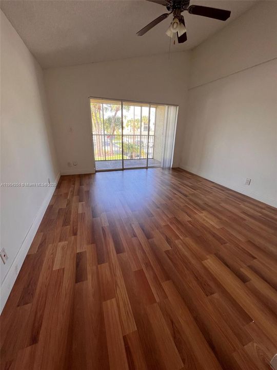 For Rent: $1,590 (1 beds, 1 baths, 615 Square Feet)