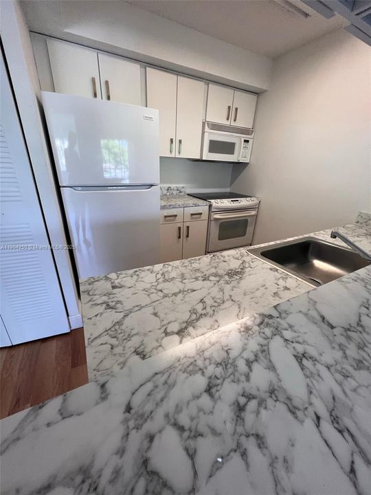 For Rent: $1,590 (1 beds, 1 baths, 615 Square Feet)