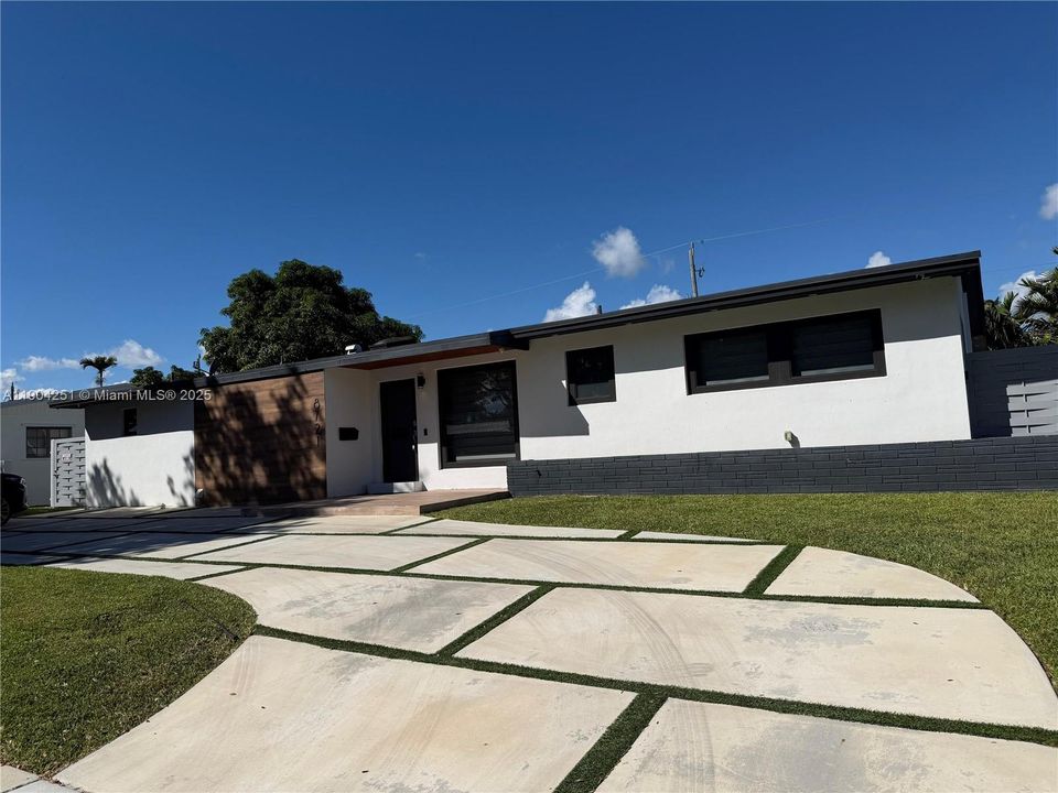 For Rent: $4,800 (4 beds, 2 baths, 2059 Square Feet)