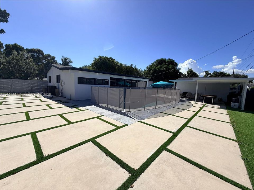 For Rent: $4,800 (4 beds, 2 baths, 2059 Square Feet)