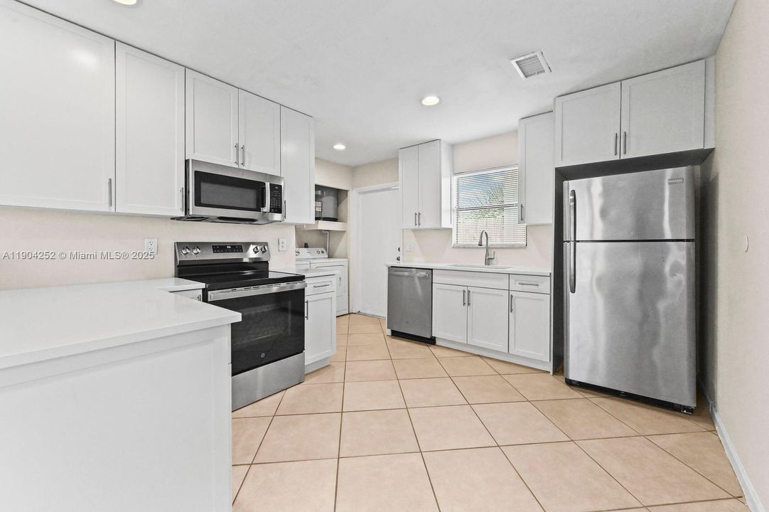 最近租的: $1,945 (2 贝兹, 1 浴室, 840 平方英尺)