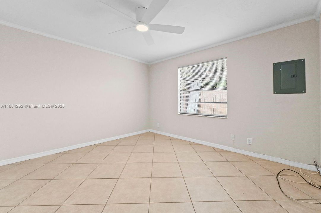 最近租的: $1,945 (2 贝兹, 1 浴室, 840 平方英尺)