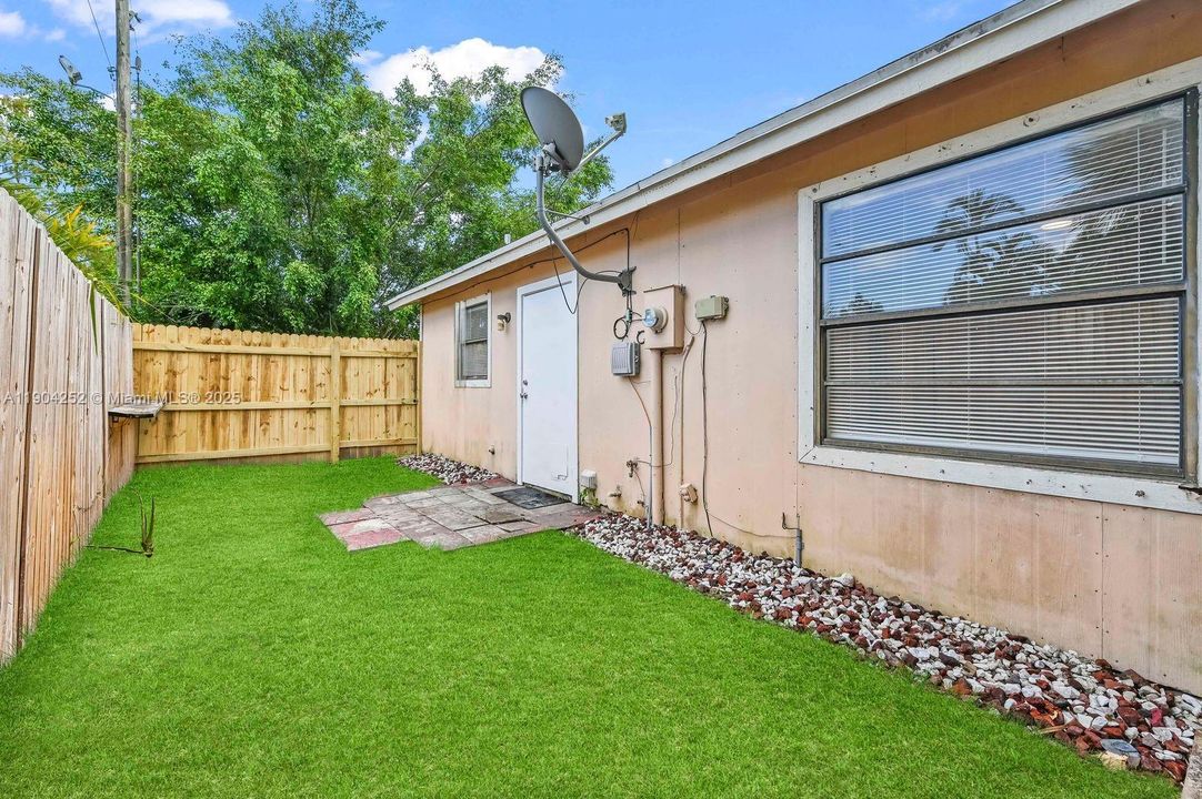 最近租的: $1,945 (2 贝兹, 1 浴室, 840 平方英尺)