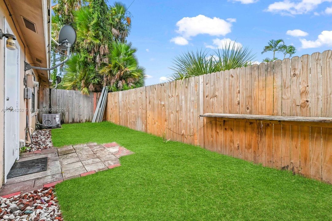 最近租的: $1,945 (2 贝兹, 1 浴室, 840 平方英尺)