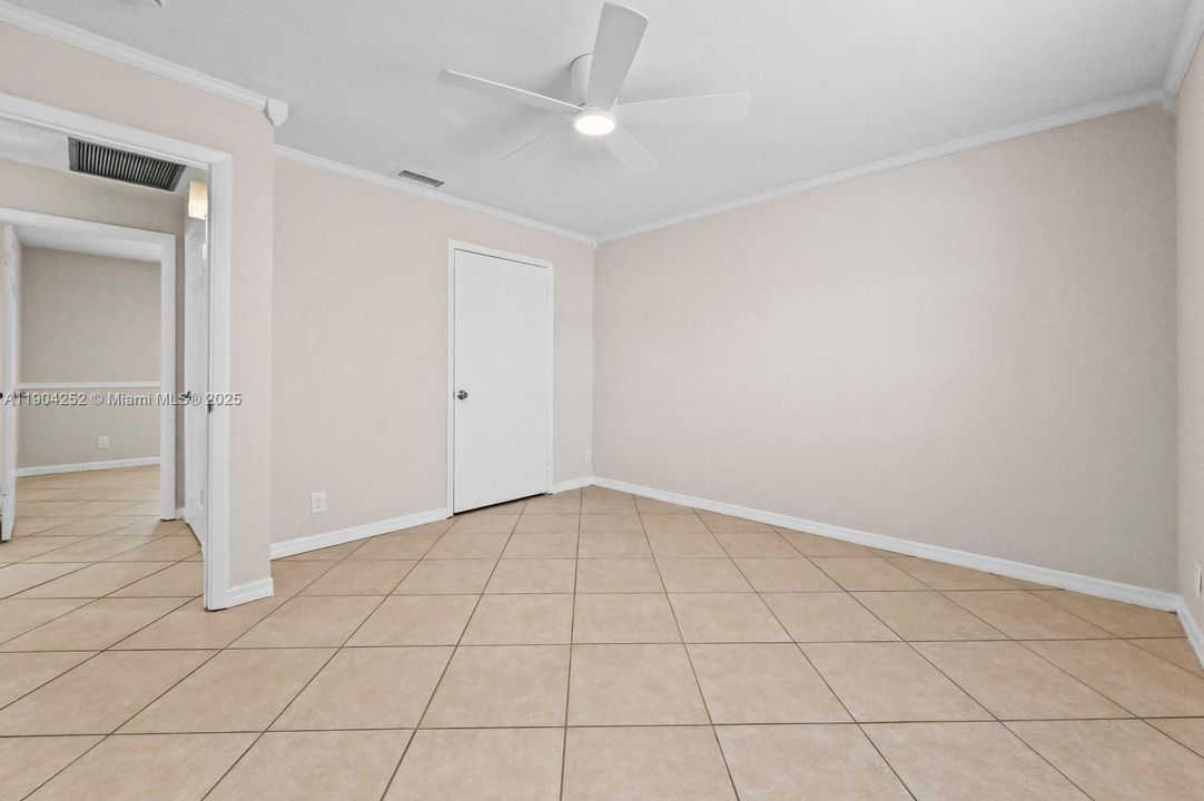 最近租的: $1,945 (2 贝兹, 1 浴室, 840 平方英尺)