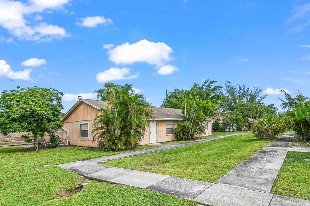 最近租的: $1,945 (2 贝兹, 1 浴室, 840 平方英尺)