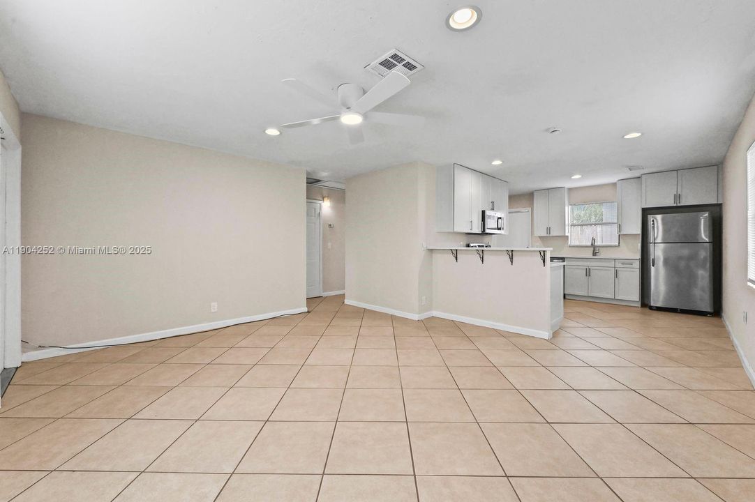 最近租的: $1,945 (2 贝兹, 1 浴室, 840 平方英尺)