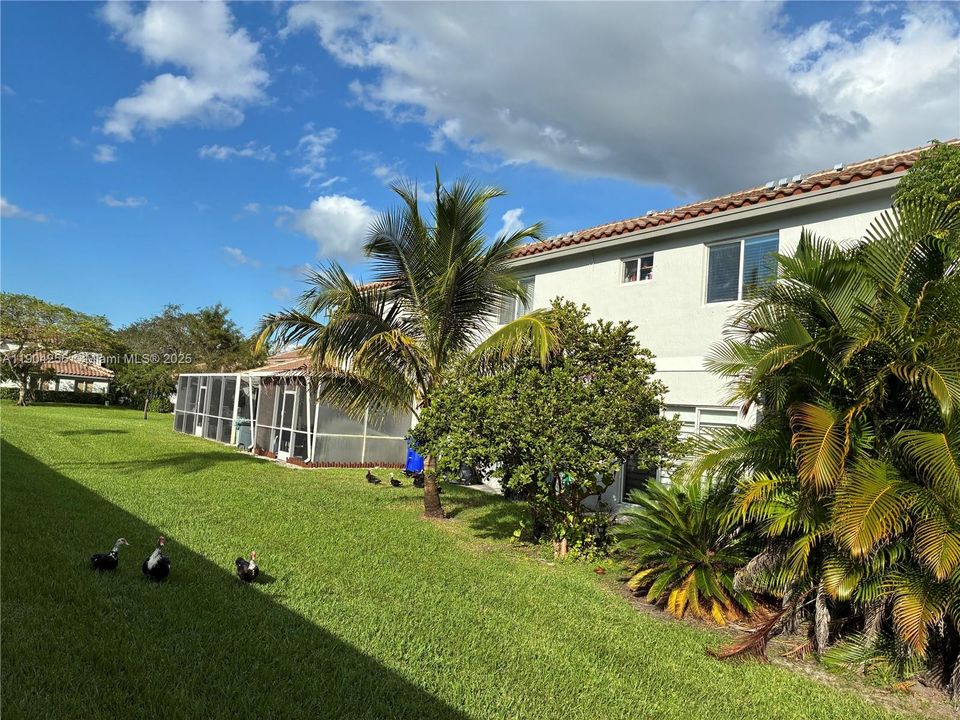 合同活跃: $2,550 (2 贝兹, 2 浴室, 1361 平方英尺)