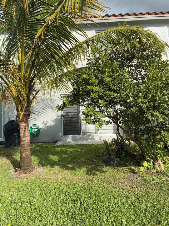 合同活跃: $2,550 (2 贝兹, 2 浴室, 1361 平方英尺)