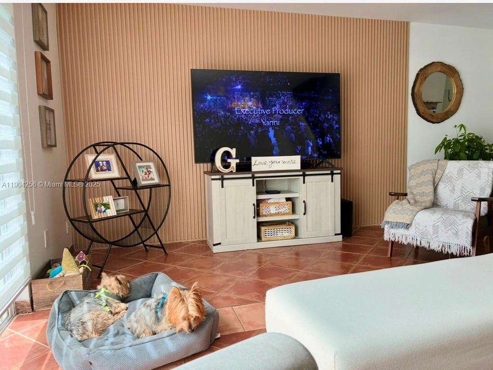 合同活跃: $2,550 (2 贝兹, 2 浴室, 1361 平方英尺)