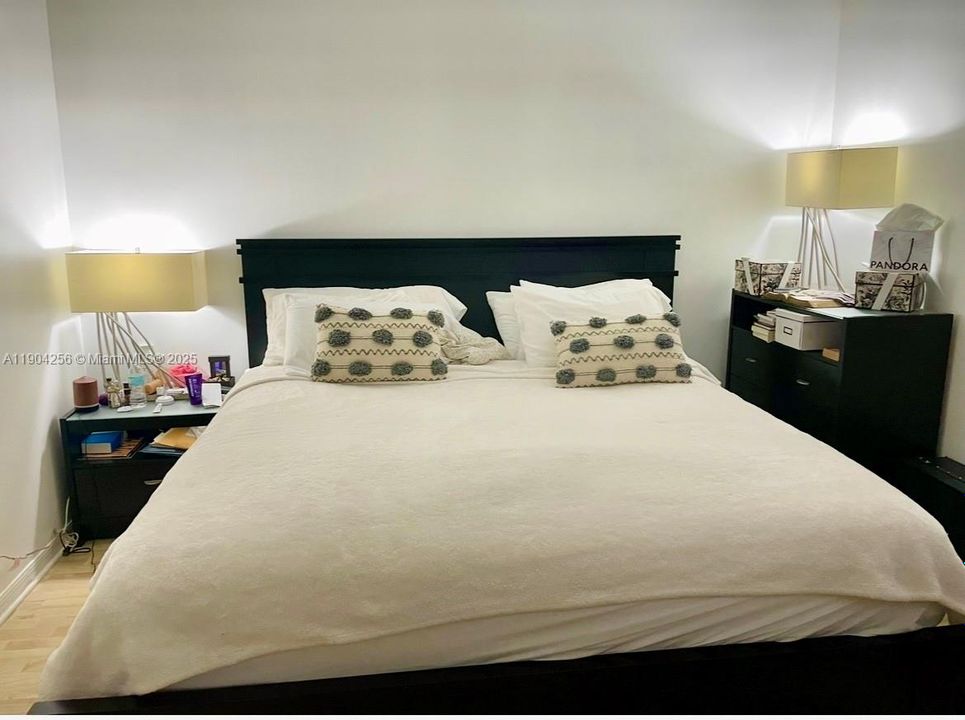 合同活跃: $2,550 (2 贝兹, 2 浴室, 1361 平方英尺)