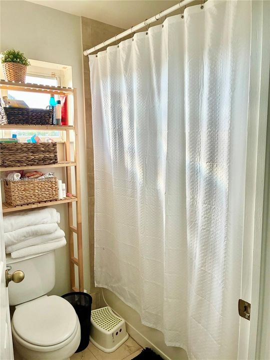 合同活跃: $2,550 (2 贝兹, 2 浴室, 1361 平方英尺)