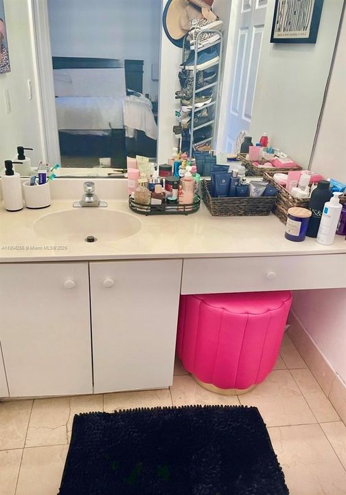 合同活跃: $2,550 (2 贝兹, 2 浴室, 1361 平方英尺)