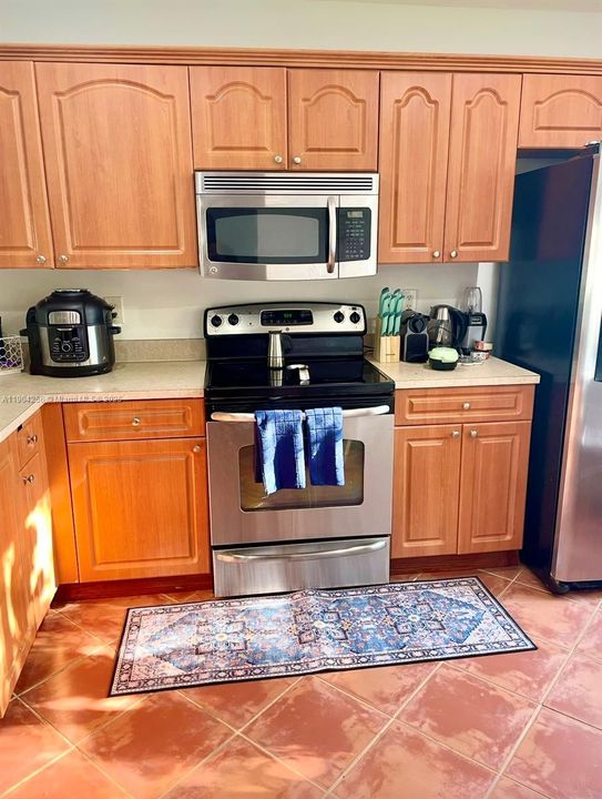 合同活跃: $2,550 (2 贝兹, 2 浴室, 1361 平方英尺)