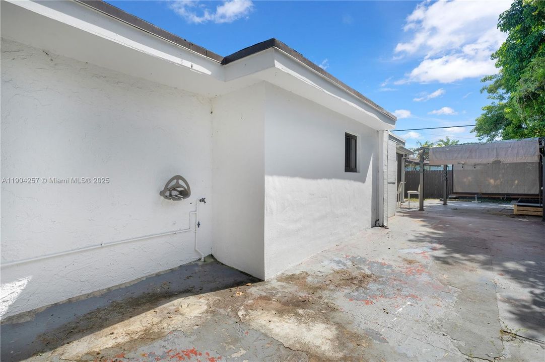 For Sale: $610,000 (4 beds, 3 baths, 1687 Square Feet)