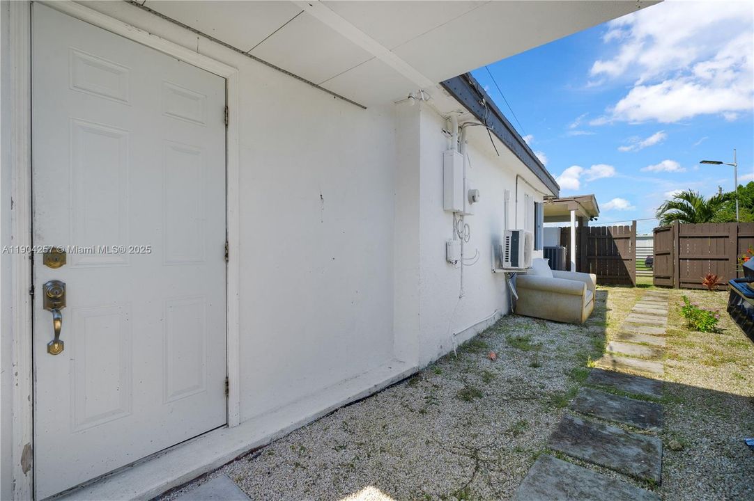 For Sale: $610,000 (4 beds, 3 baths, 1687 Square Feet)