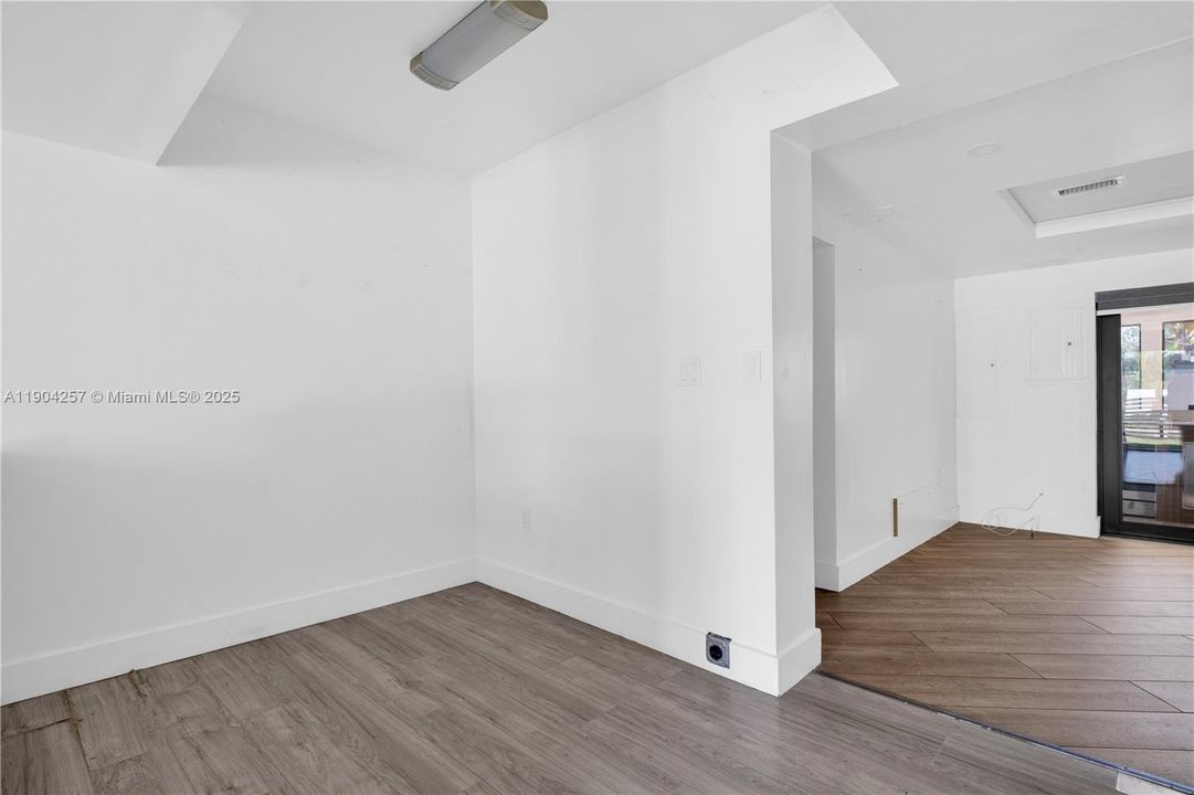 For Sale: $610,000 (4 beds, 3 baths, 1687 Square Feet)