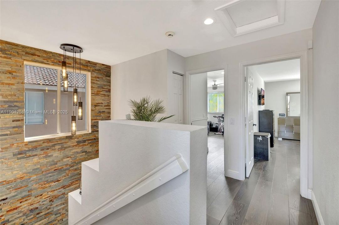 En Venta: $799,000 (3 camas, 2 baños, 1815 Pies cuadrados)