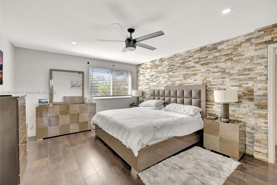 En Venta: $799,000 (3 camas, 2 baños, 1815 Pies cuadrados)