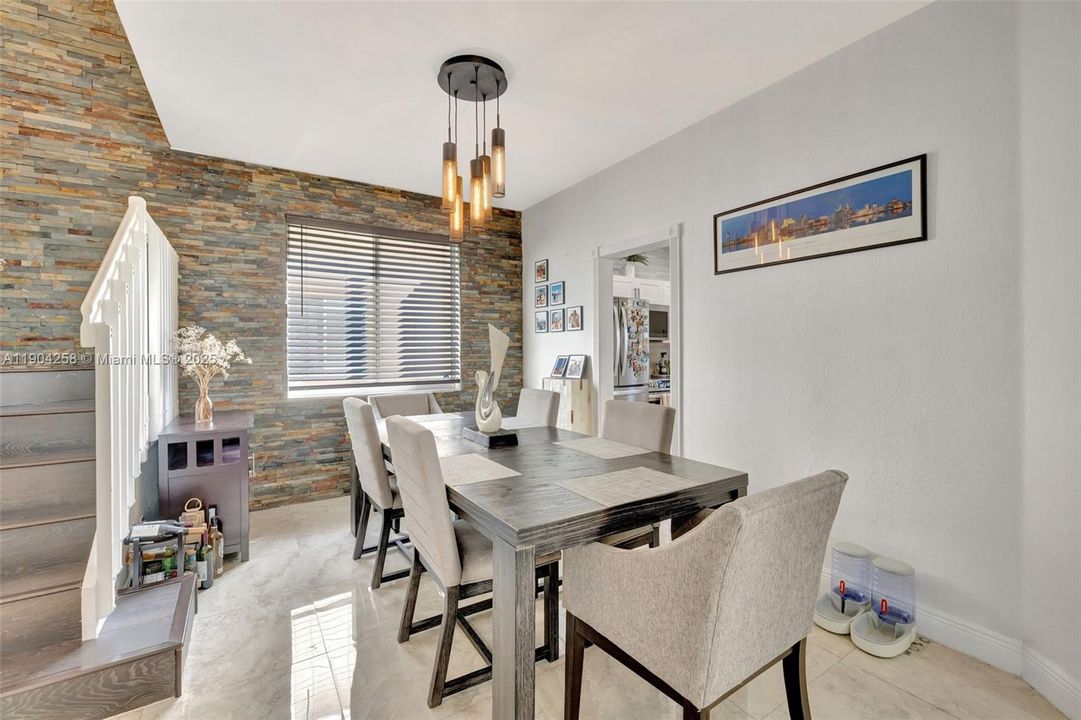 En Venta: $799,000 (3 camas, 2 baños, 1815 Pies cuadrados)