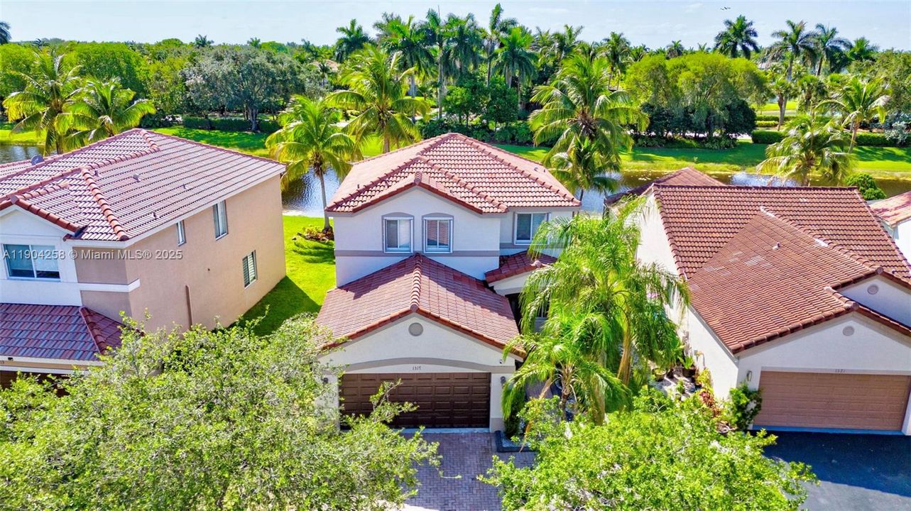 En Venta: $799,000 (3 camas, 2 baños, 1815 Pies cuadrados)