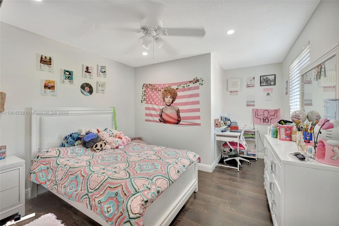 En Venta: $799,000 (3 camas, 2 baños, 1815 Pies cuadrados)