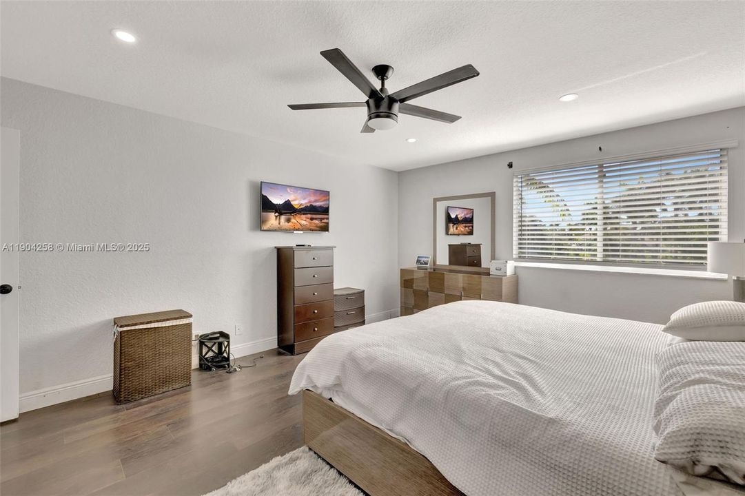 En Venta: $799,000 (3 camas, 2 baños, 1815 Pies cuadrados)