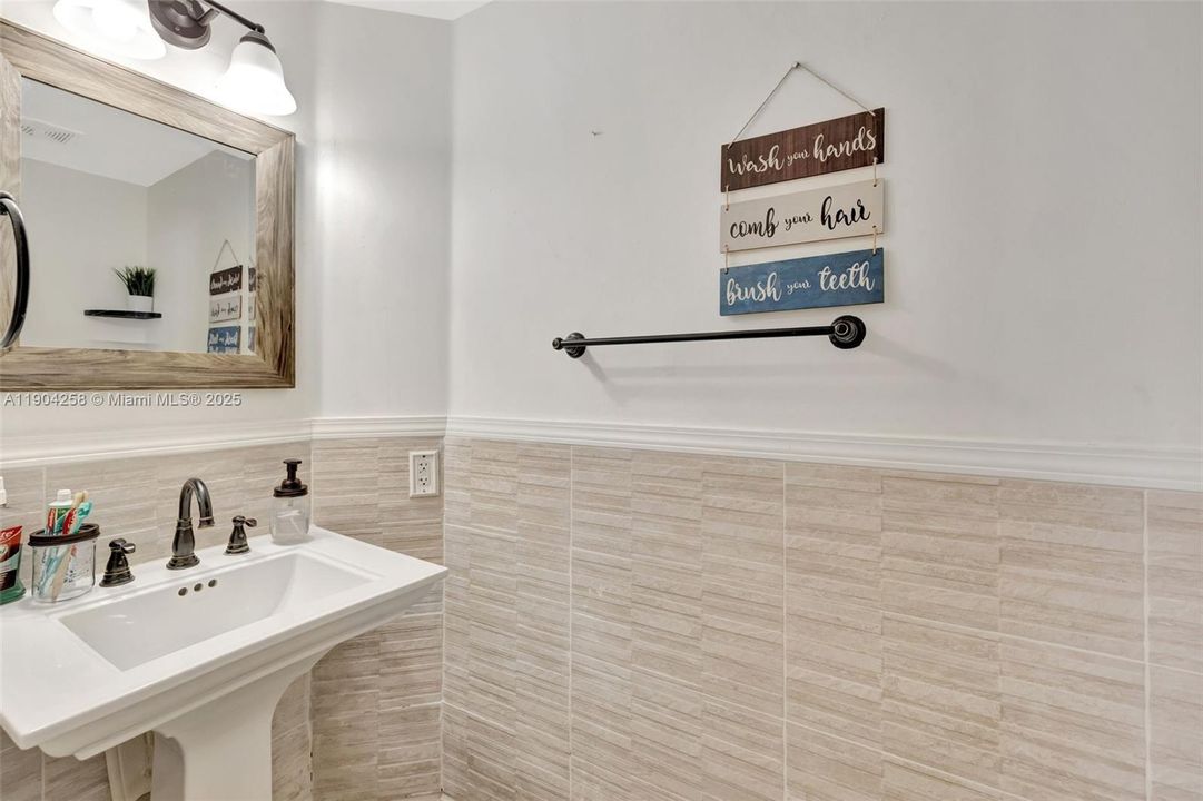 En Venta: $799,000 (3 camas, 2 baños, 1815 Pies cuadrados)