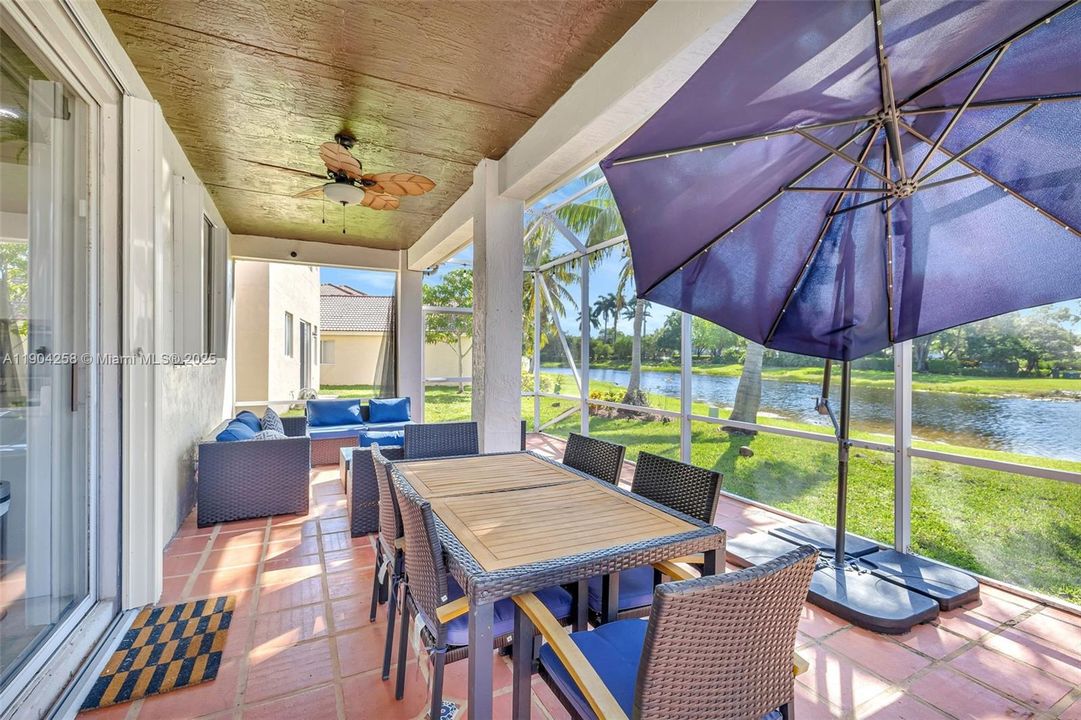 En Venta: $799,000 (3 camas, 2 baños, 1815 Pies cuadrados)