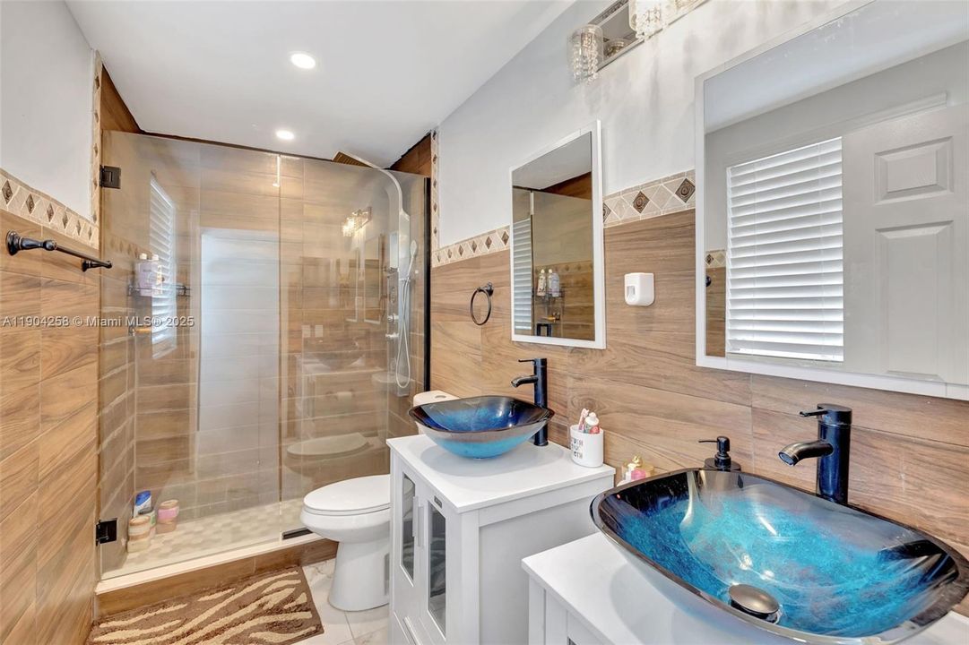 En Venta: $799,000 (3 camas, 2 baños, 1815 Pies cuadrados)