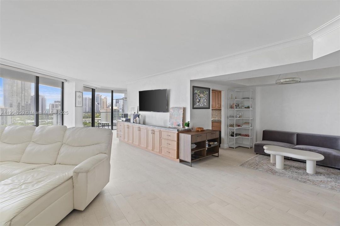 For Rent: $5,500 (2 beds, 2 baths, 1904 Square Feet)