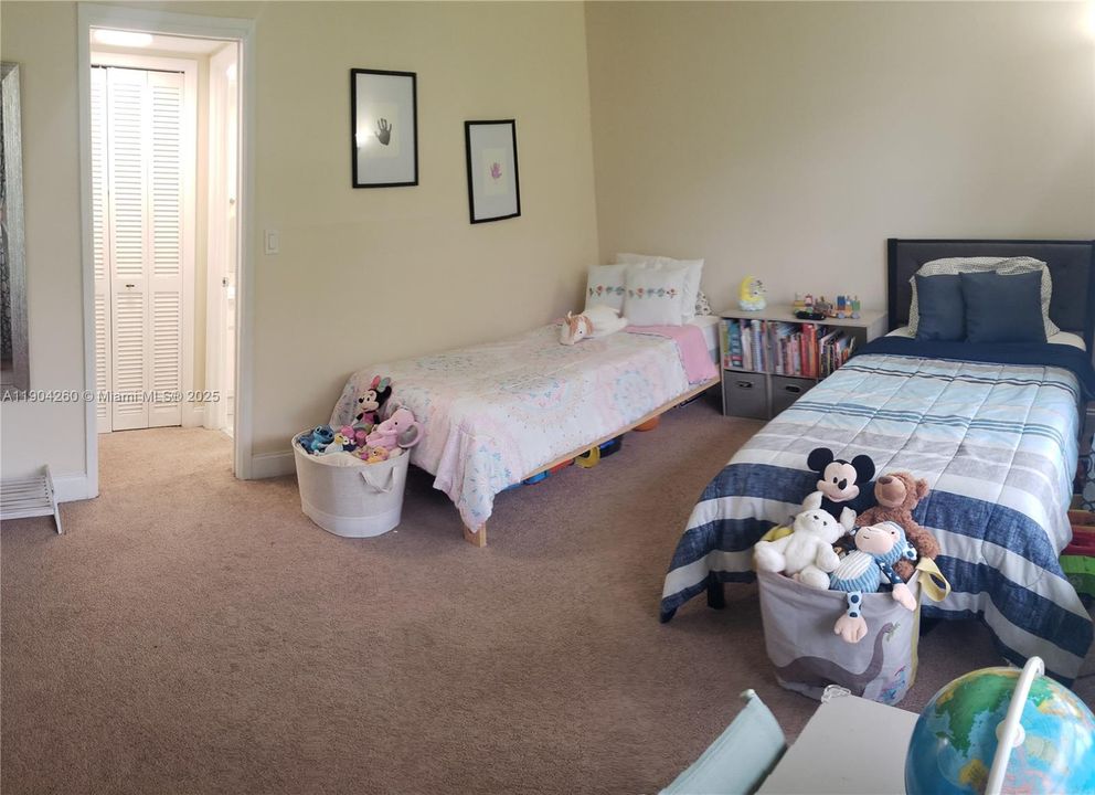 合同活跃: $1,950 (2 贝兹, 2 浴室, 1112 平方英尺)