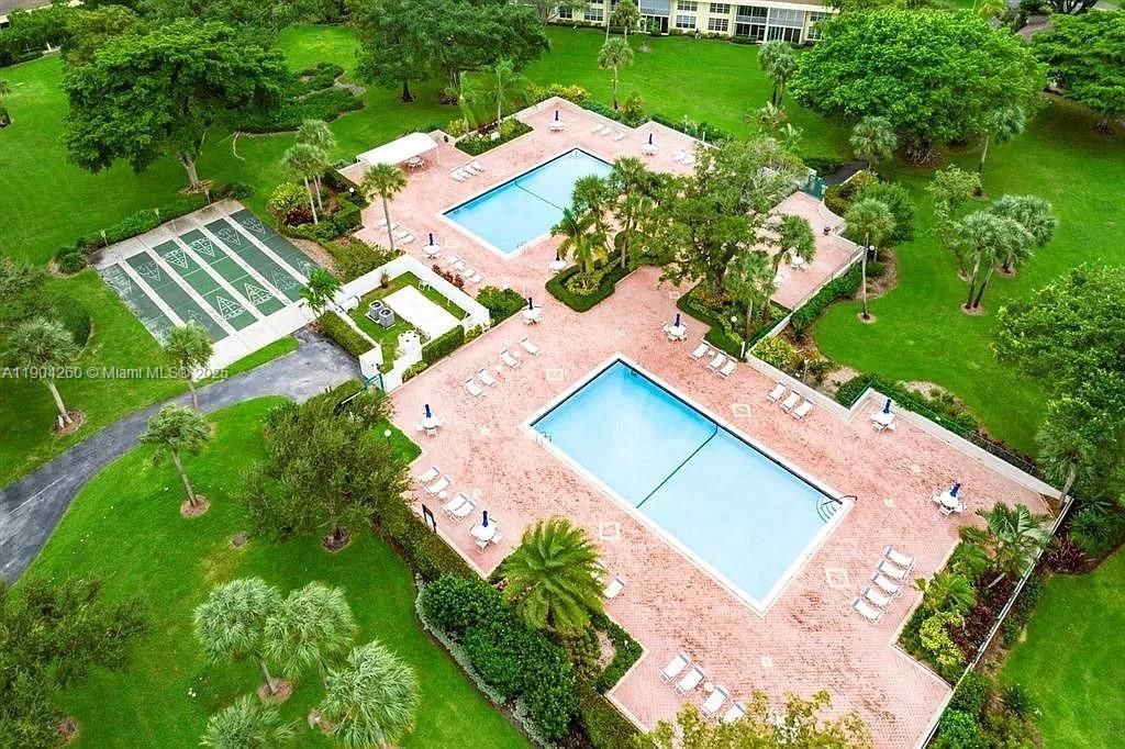 合同活跃: $1,950 (2 贝兹, 2 浴室, 1112 平方英尺)