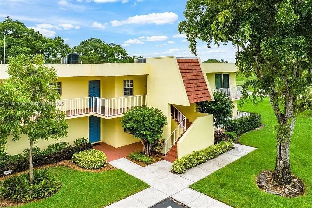 合同活跃: $1,950 (2 贝兹, 2 浴室, 1112 平方英尺)