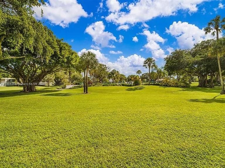 合同活跃: $1,950 (2 贝兹, 2 浴室, 1112 平方英尺)