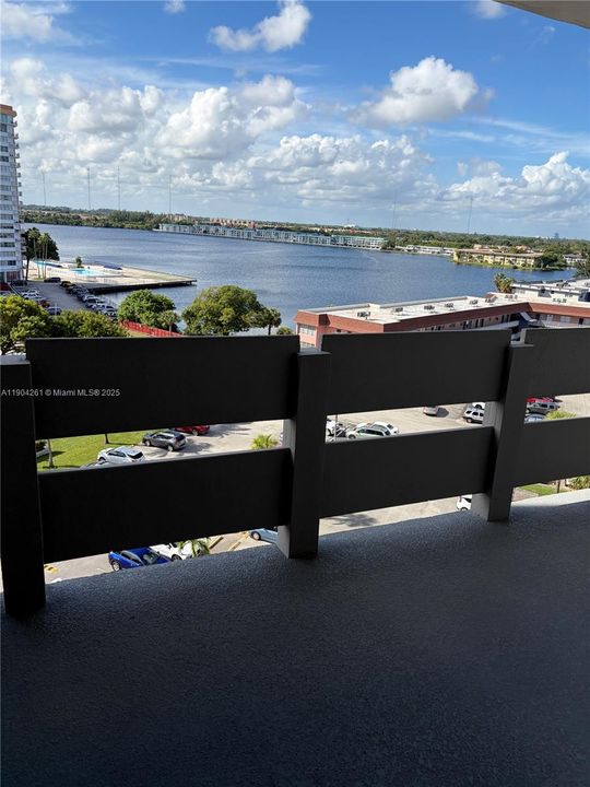 For Sale: $190,000 (1 beds, 2 baths, 940 Square Feet)