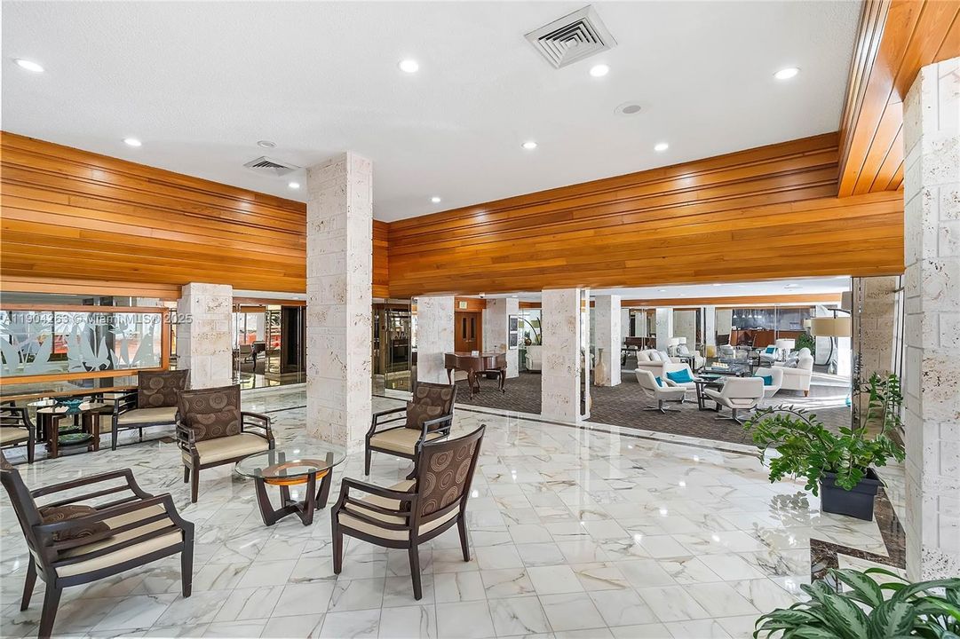 For Sale: $349,900 (2 beds, 2 baths, 1233 Square Feet)