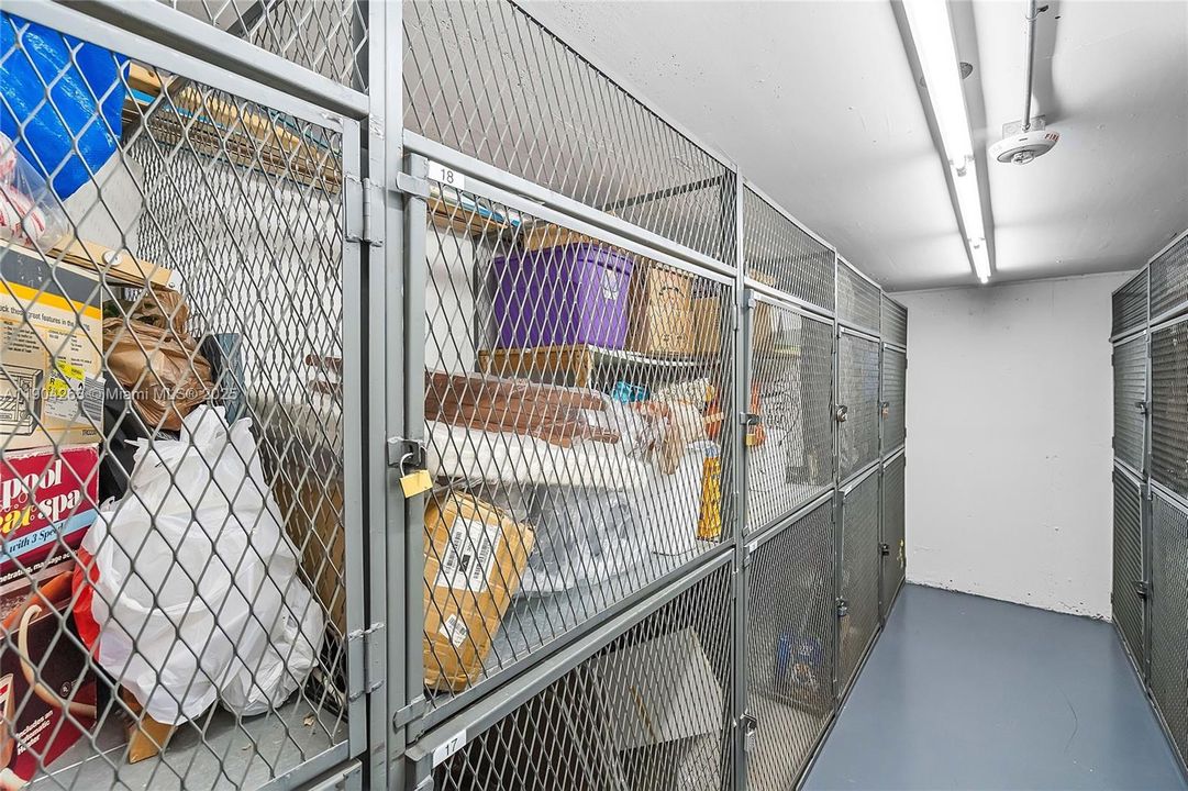 For Sale: $349,900 (2 beds, 2 baths, 1233 Square Feet)