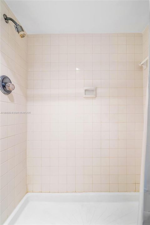 For Sale: $349,900 (2 beds, 2 baths, 1233 Square Feet)