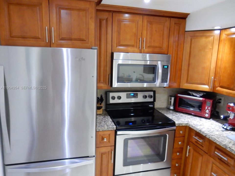 For Rent: $3,350 (2 beds, 2 baths, 1085 Square Feet)