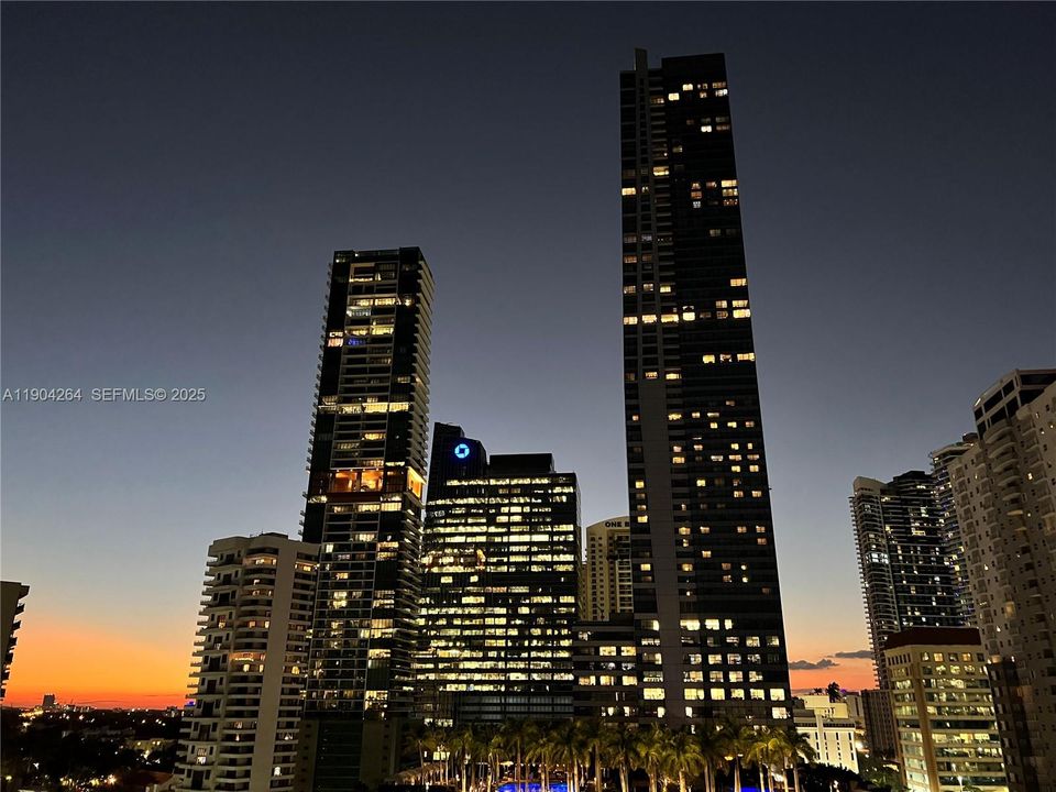 For Rent: $3,350 (2 beds, 2 baths, 1085 Square Feet)