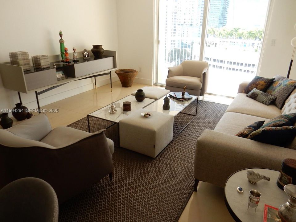 For Rent: $3,350 (2 beds, 2 baths, 1085 Square Feet)