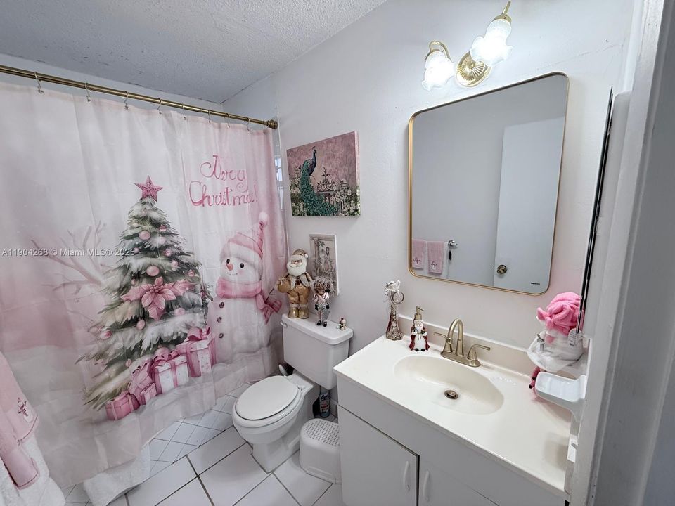 For Sale: $184,500 (2 beds, 2 baths, 1000 Square Feet)