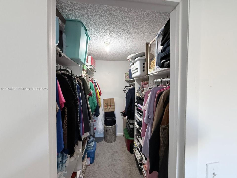 For Sale: $184,500 (2 beds, 2 baths, 1000 Square Feet)