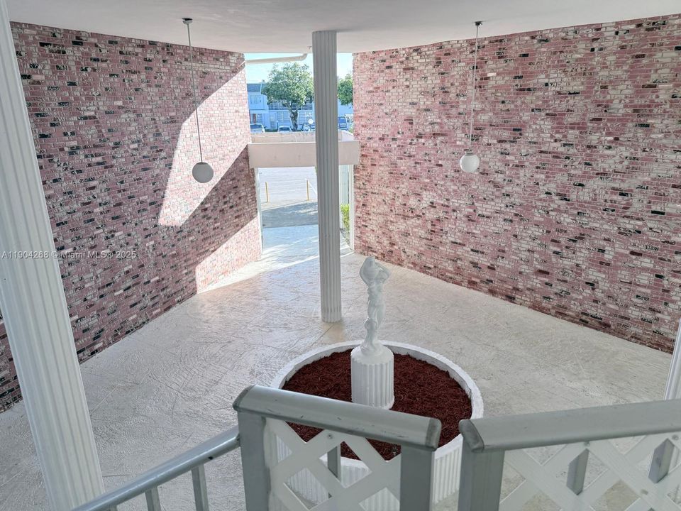 For Sale: $184,500 (2 beds, 2 baths, 1000 Square Feet)