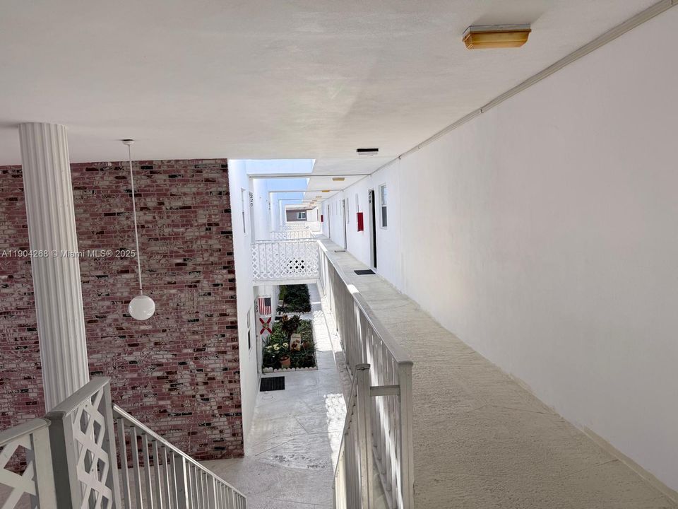 For Sale: $184,500 (2 beds, 2 baths, 1000 Square Feet)